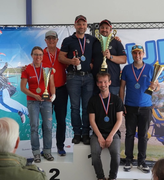 Le podium du Championnat de France Microlight 2026 avec les pilotes de Folairvanne